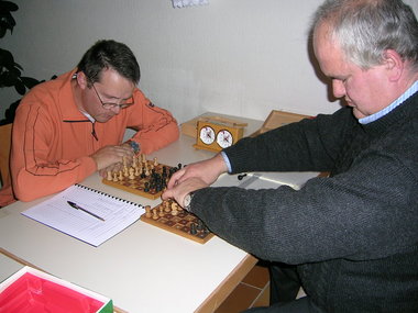 Brett und Figuren sind tastbar und ermöglichen so das Schachspielen