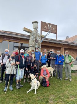 Gruppenfoto am Bergrestaurant Jochtal