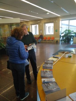 Infostand am Krankenhaus Bozen zum Welttag des Sehens