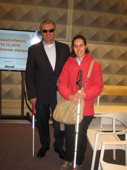 Der Vorsitzende Dr. Valter Calò und das Vorstandsmitglied Dr. Veronika Joas bei der Pressekonferenz