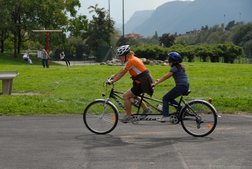 Tandemfahren mit verbundenen Augen