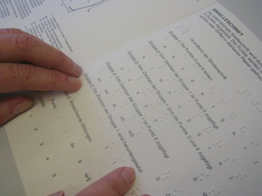 Infofaltblatt über die Brailleschrift welches für alle Interessierten im Verbandsbüro erhältlich ist