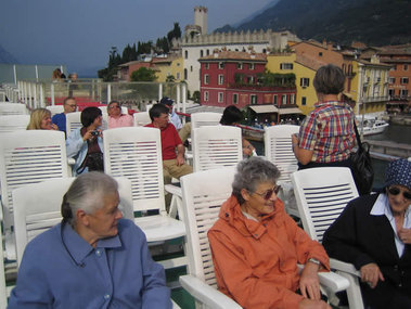 Auf der Fähre während der Überfahrt nach Riva del Garda