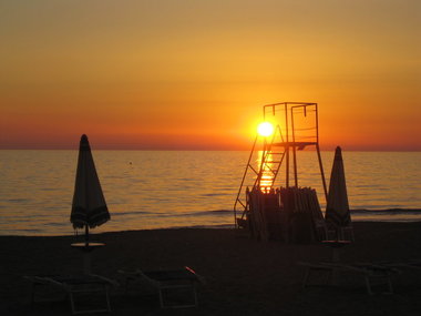 Sicht aufs Meer bei Sonnenuntergang