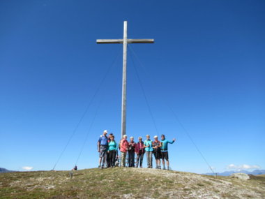 Gruppenfoto am Gipfelkreuz