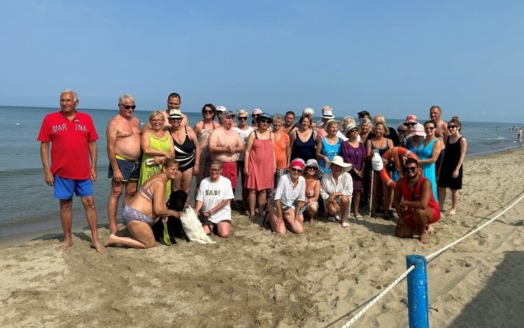 Gruppenfoto in Tirrenia am Strand